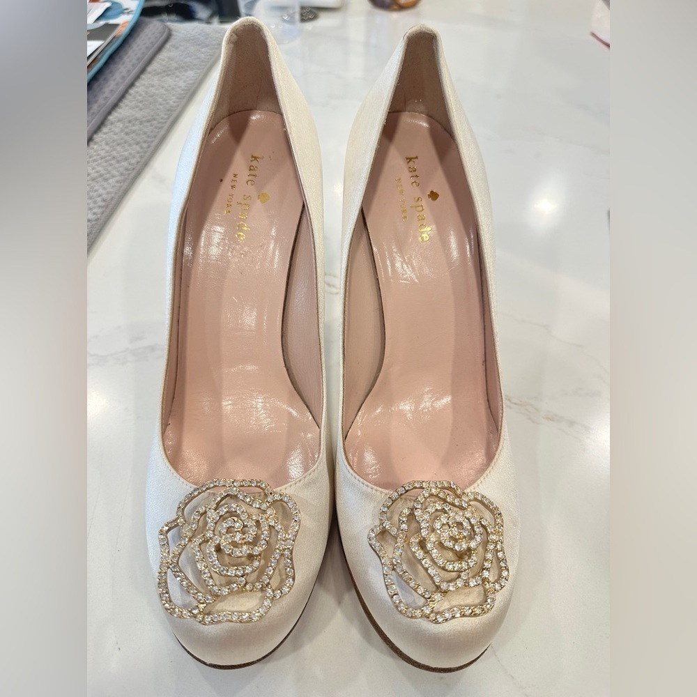 Kate Spade Satin Ivory Heels with Rose Embellishments (Size 8.5)